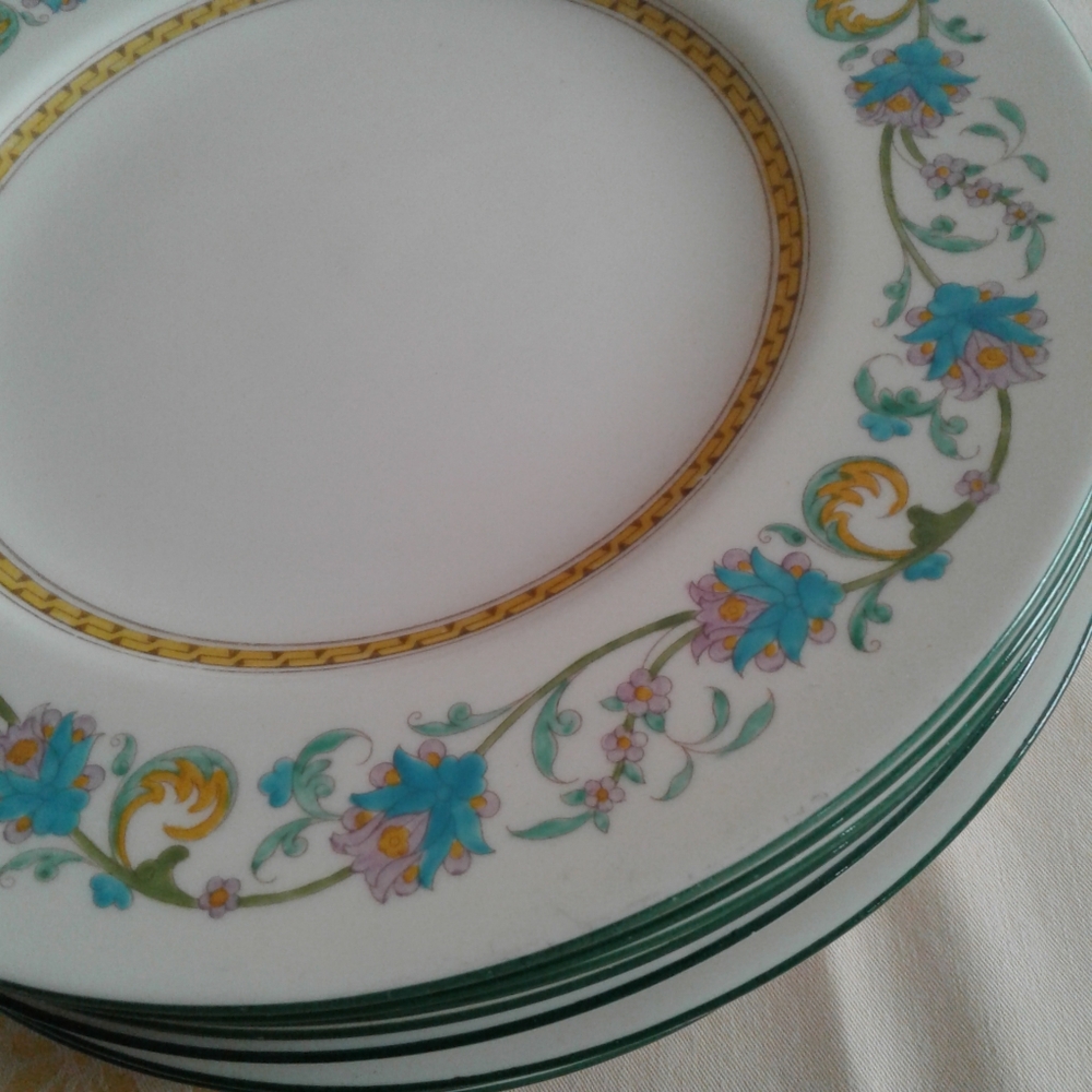 Set of 6 Vintage Wedgewood Luncheon Plates 9"
